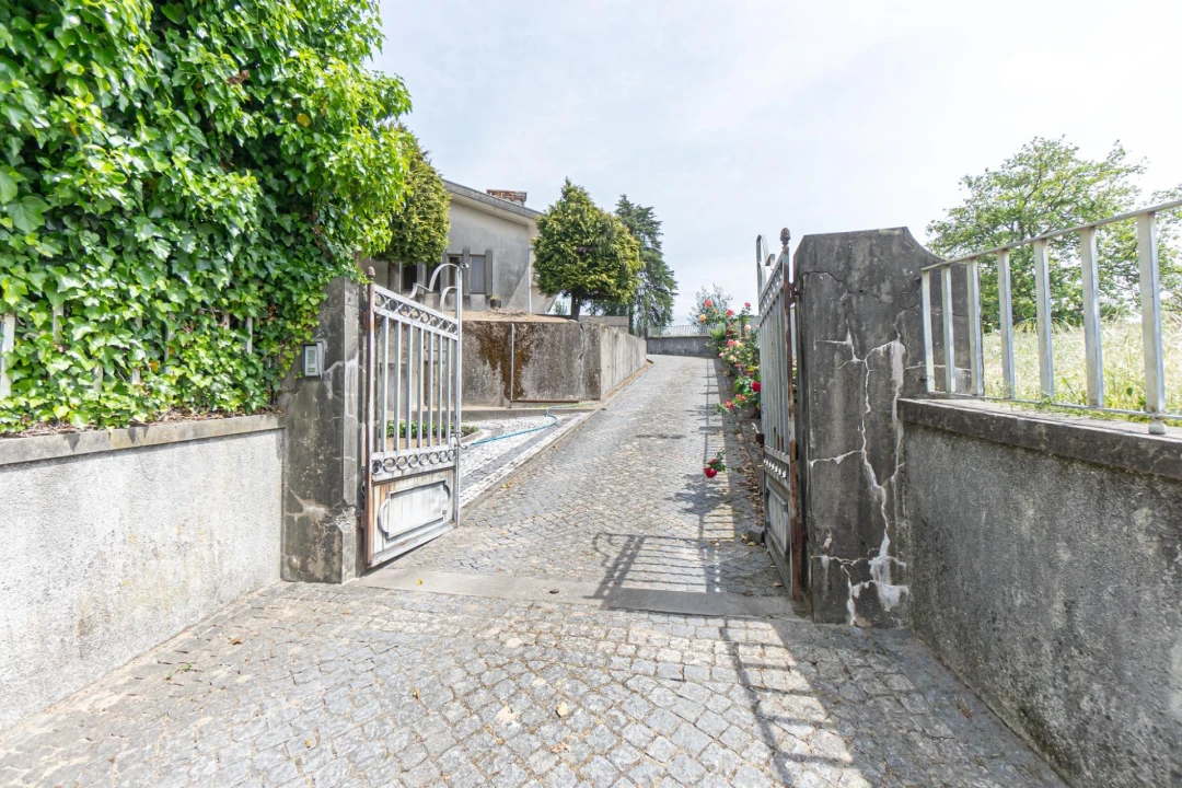 Moradia T5 para Venda em Freamunde Foto 2