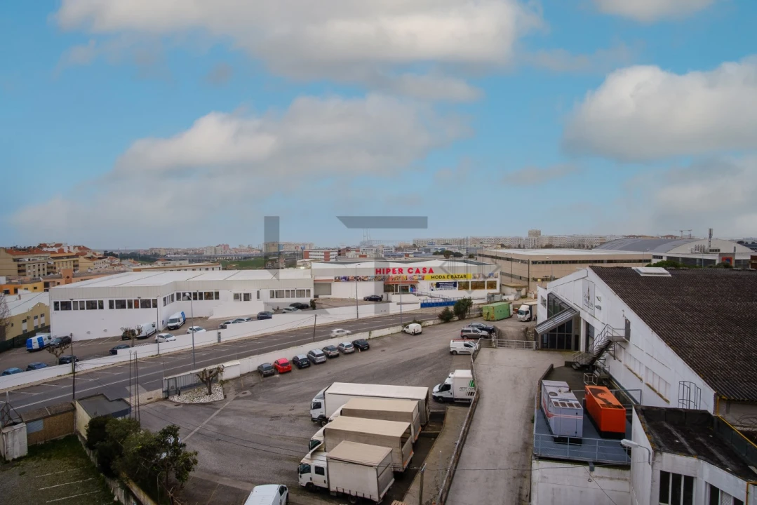 Armazém para Arrendamento em Sacavém e Prior Velho Foto 16