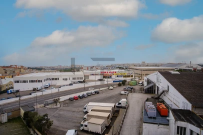 Armazém para Arrendamento em Sacavém e Prior Velho