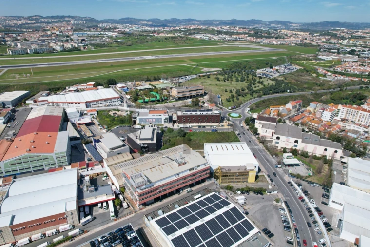 Armazém para Arrendamento em Sacavém e Prior Velho Foto 11