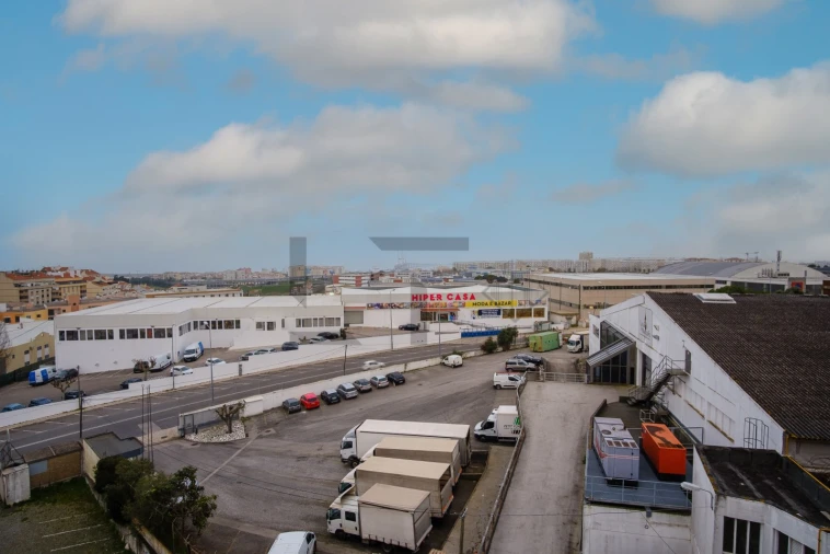 Armazém para Arrendamento em Sacavém e Prior Velho Foto 16