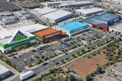 Terreno Comércio / Armazém para Venda em Alverca do Ribatejo e Sobralinho