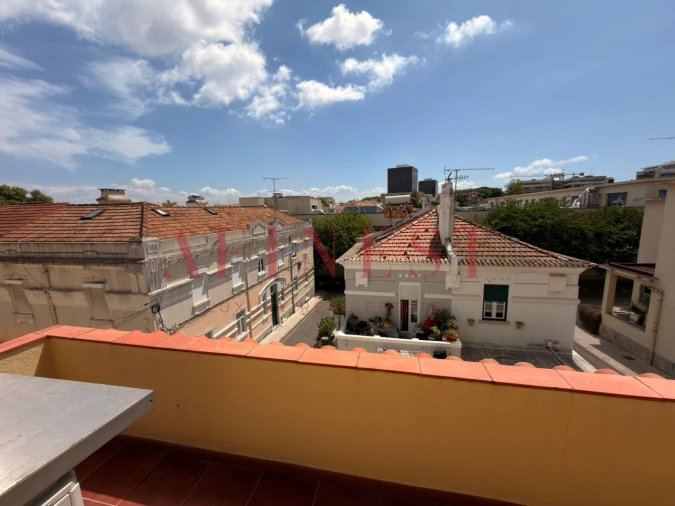 Moradia T4 para Venda em Areeiro Foto 4