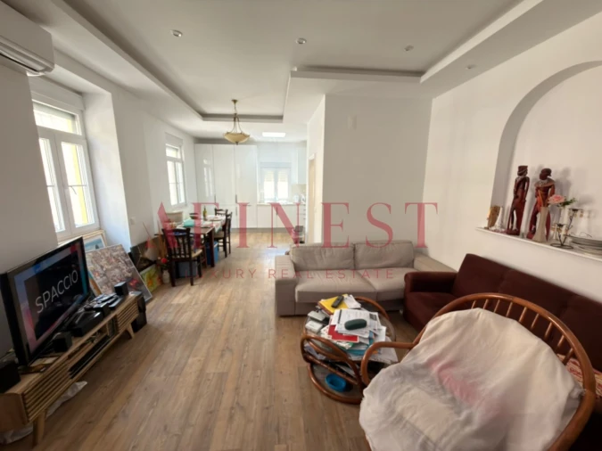 Moradia T4 para Venda em Areeiro Foto 3