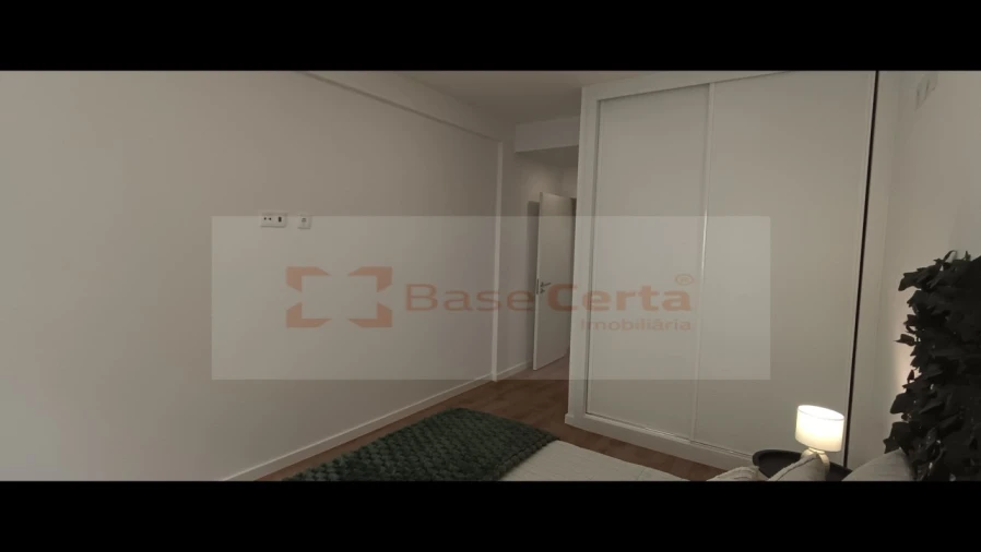 Apartamento T2 para Venda em Benfica Foto 35