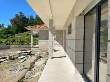 Moradia T3 para Venda em Arcos de Valdevez (São Paio) e Giela