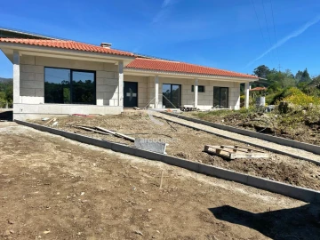 Moradia T3 para Venda em Arcos de Valdevez (São Paio) e Giela