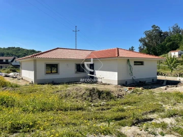 Moradia T3 para Venda em Arcos de Valdevez (São Paio) e Giela