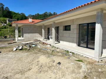 Moradia T3 para Venda em Arcos de Valdevez (São Paio) e Giela