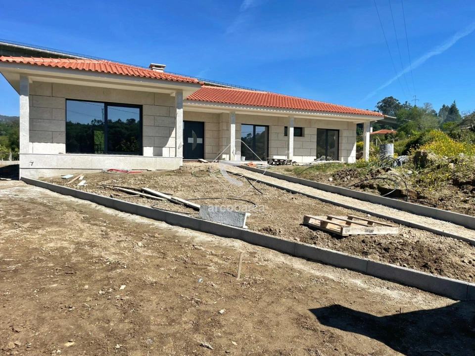 Moradia T3 para Venda em Arcos de Valdevez (São Paio) e Giela Foto 3