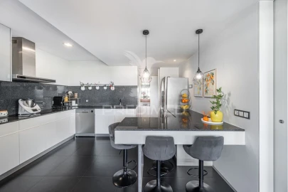 Apartamento T3 para Venda em Urgezes