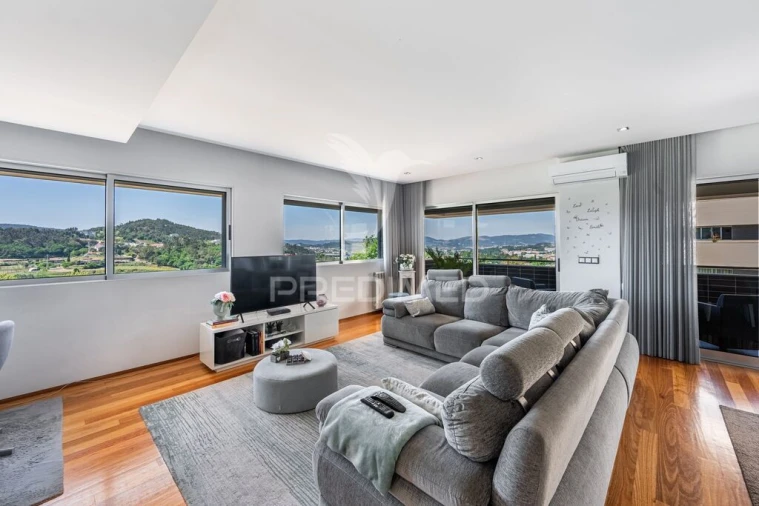 Apartamento T3 para Venda em Urgezes Foto 2