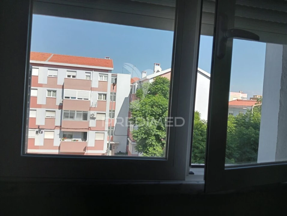Apartamento T3 para Venda em Almada, Cova da Piedade, Pragal e Cacilhas Foto 1