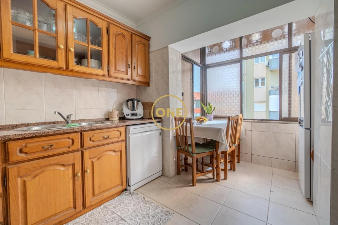 Apartamento T3 para Venda em Almada, Cova da Piedade, Pragal e Cacilhas Foto 1