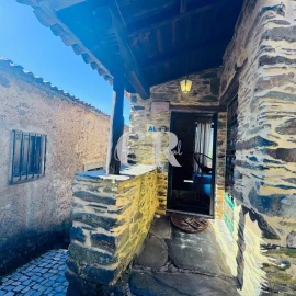 Moradia T2 para Venda em Castanheira de Pêra e Coentral