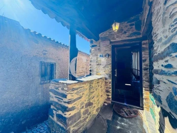 Moradia T2 para Venda em Castanheira de Pêra e Coentral