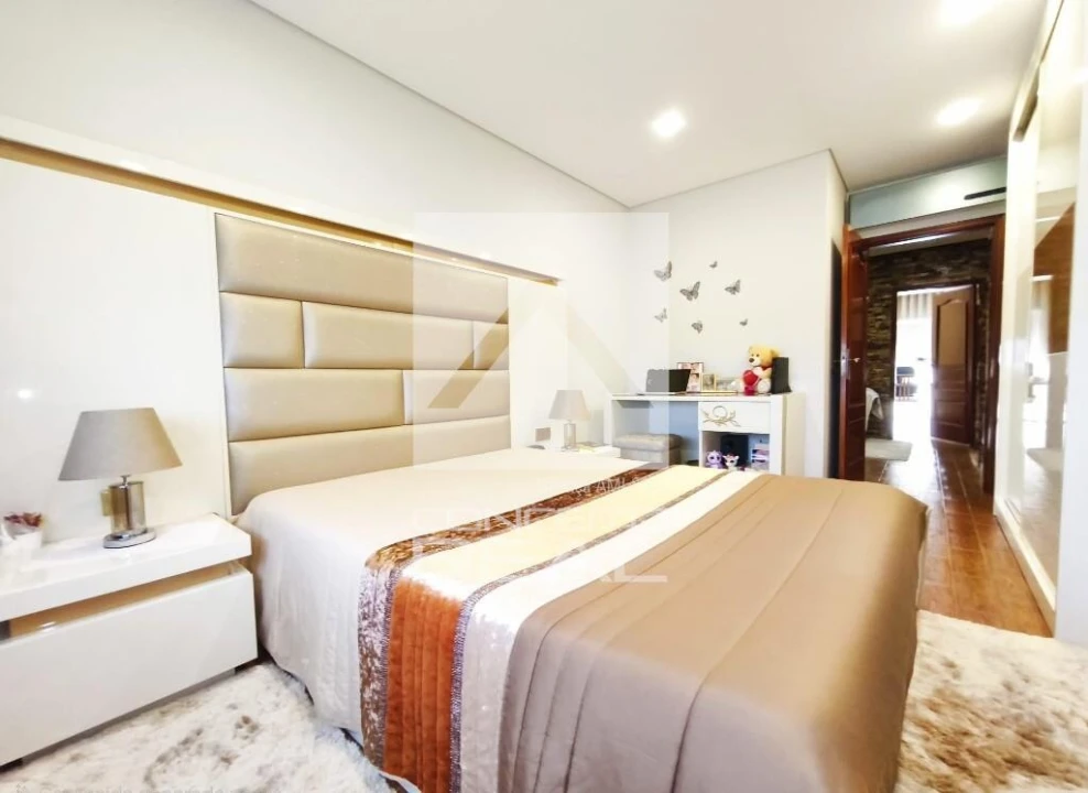 Apartamento T3 para Venda em Lordelo Foto 17