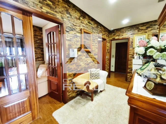 Apartamento T3 para Venda em Lordelo Foto 3