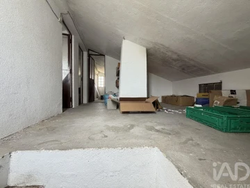 Moradia T2 para Venda em Ramada e Caneças