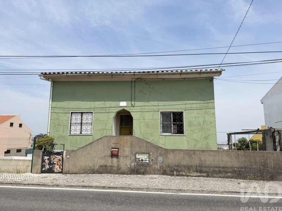 Moradia T2 para Venda em Ramada e Caneças Foto 1
