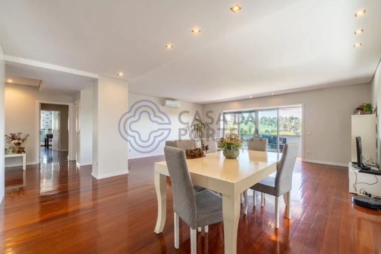 Apartamento T4 para Venda em Antas e Abade de Vermoim Foto 6
