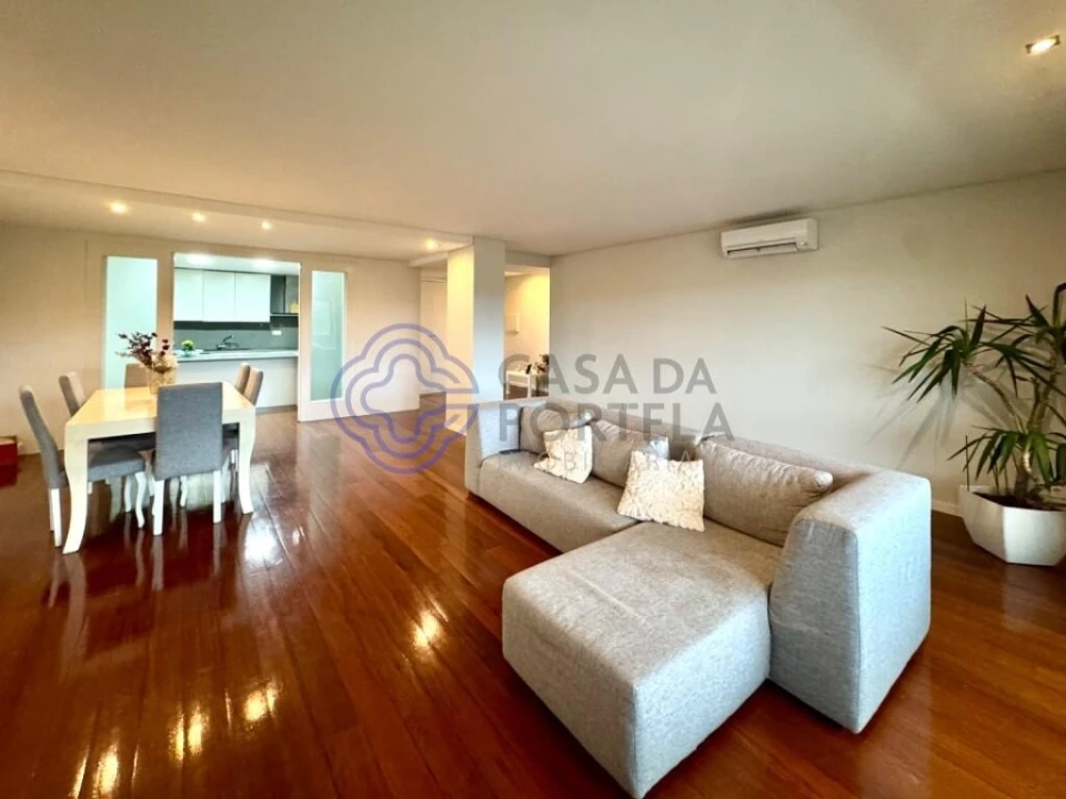 Apartamento T4 para Venda em Antas e Abade de Vermoim Foto 1