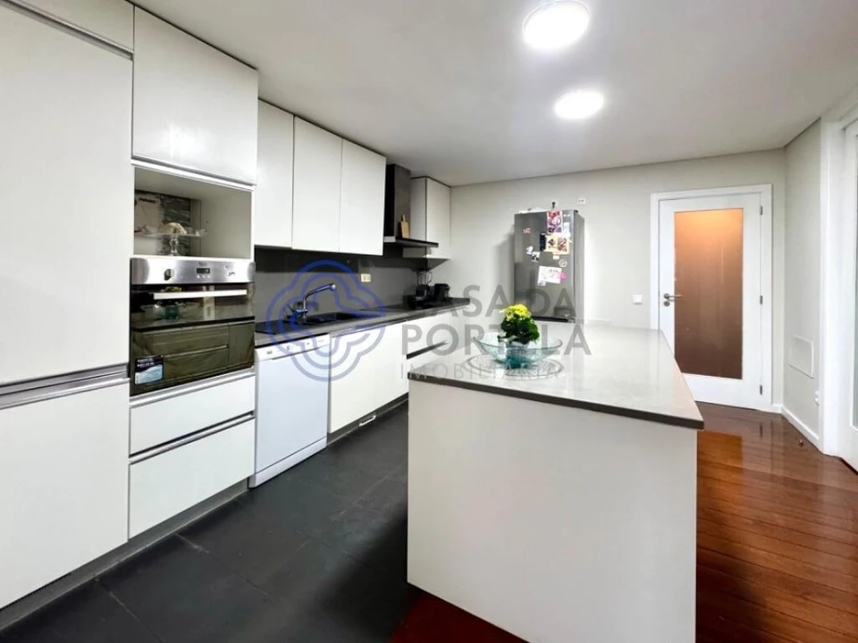 Apartamento T4 para Venda em Antas e Abade de Vermoim Foto 6