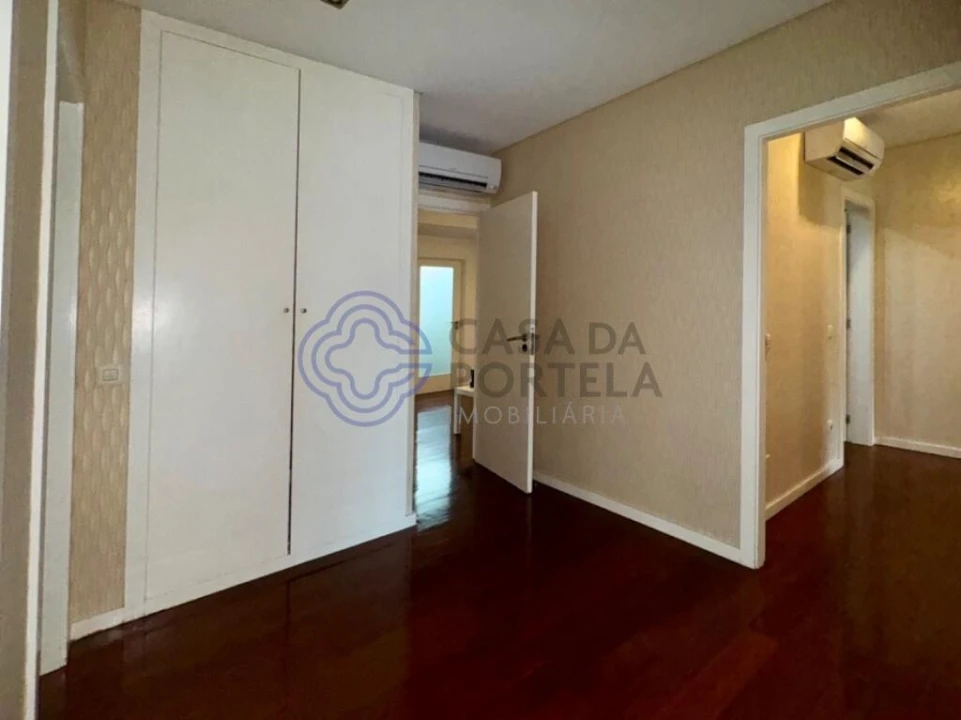Apartamento T4 para Venda em Antas e Abade de Vermoim Foto 12