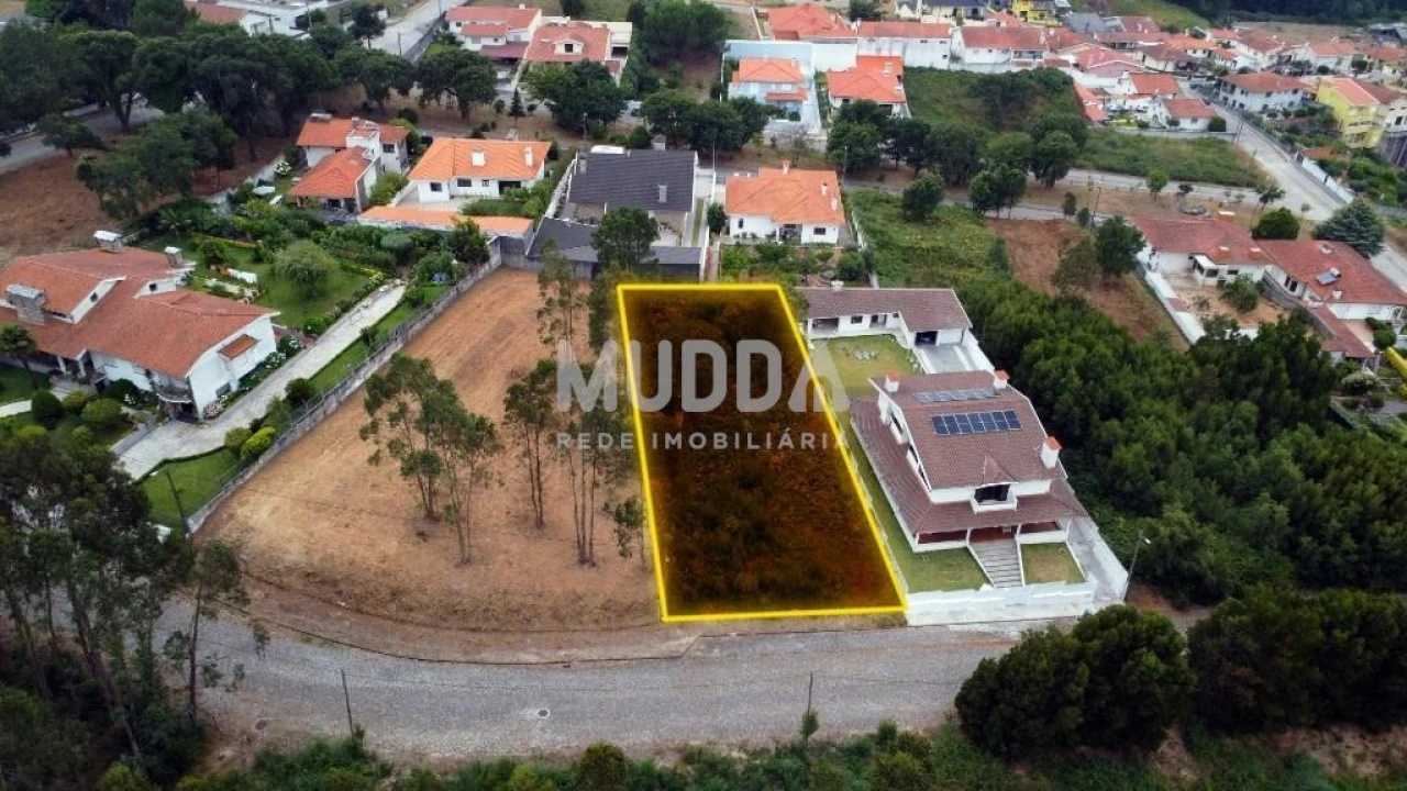 Terreno para Venda em Paços de Brandão Foto 1