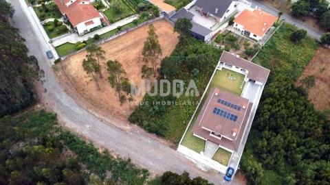Terreno para Venda em Paços de Brandão
