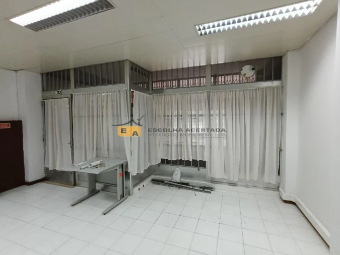 Loja para Arrendamento em Custóias, Leça do Balio e Guifões Foto 4