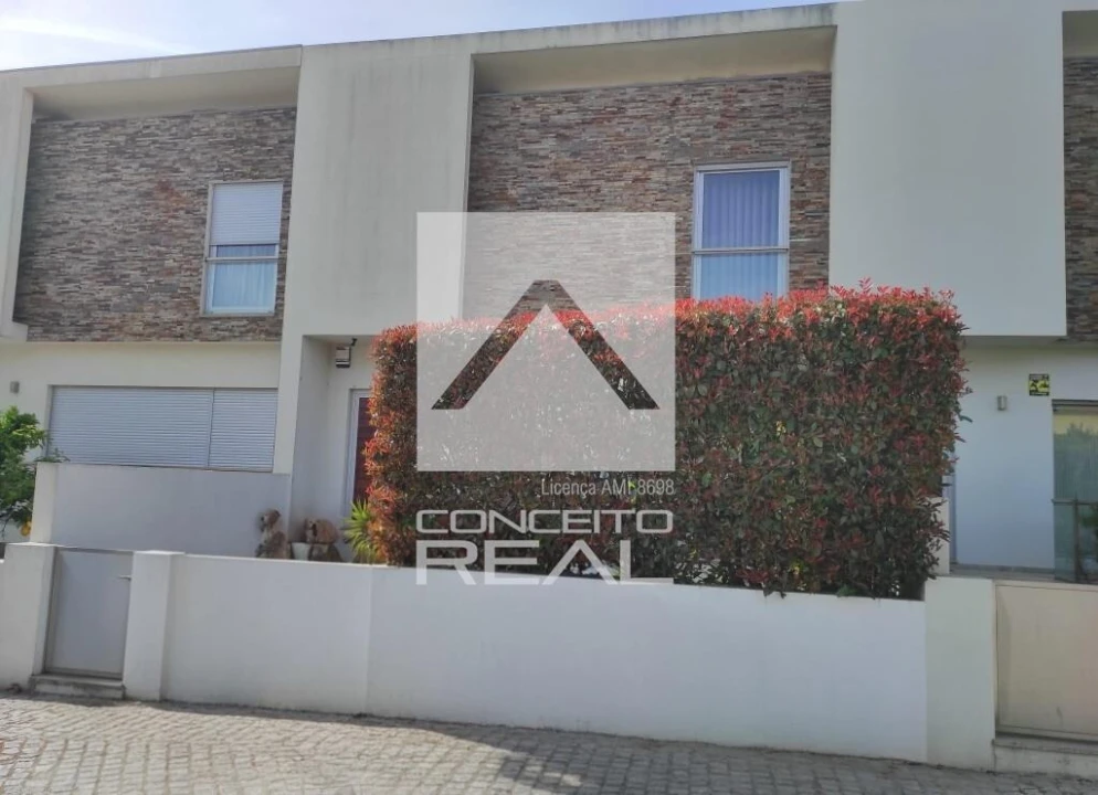 Moradia T3 para Venda em Azurara Foto 2