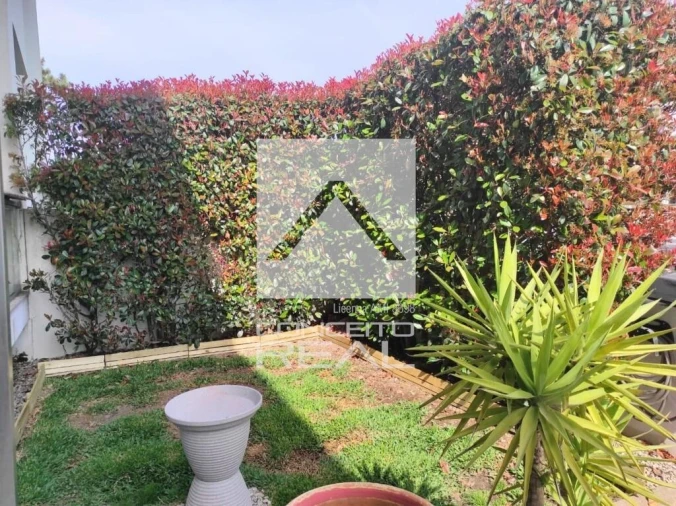 Moradia T3 para Venda em Azurara Foto 4