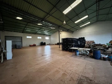 Armazém para Venda em Nossa Senhora do Pranto