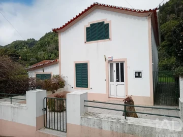 Moradia T4 para Venda em Furnas