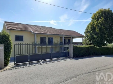 Quinta T4 para Venda em Sabrosa