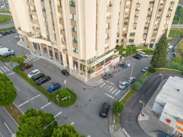 Loja para Trespasse em Paredes