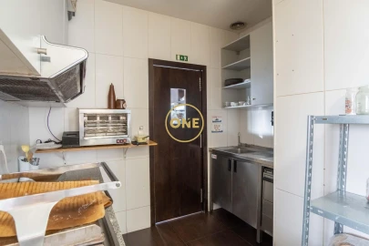 Loja para Trespasse em Paredes