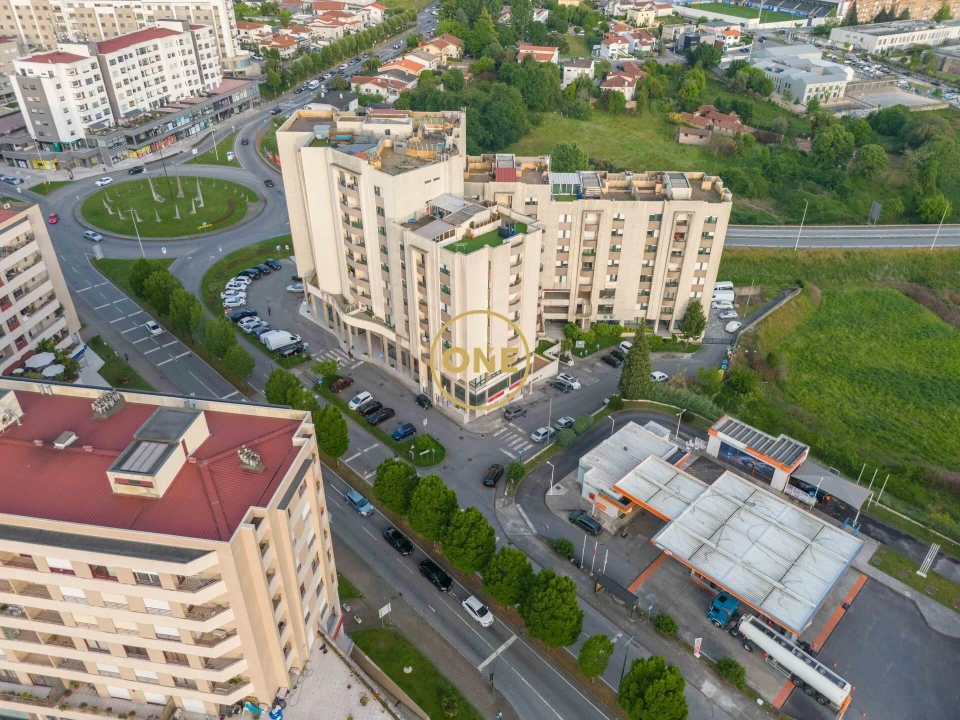 Loja para Trespasse em Paredes Foto 3