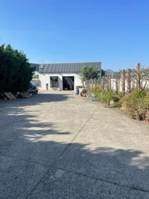 Armazém para Arrendamento em Almargem do Bispo, Pêro Pinheiro e Montelavar