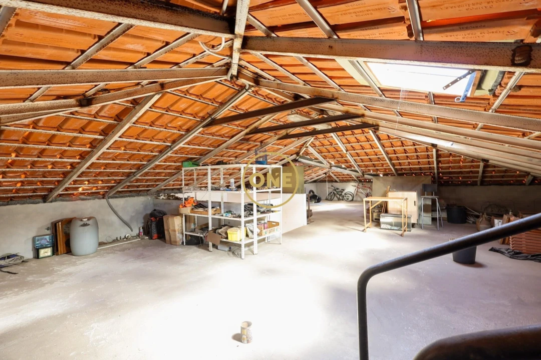 Moradia T4 para Venda em Estreito de Camara de Lobos Foto 38