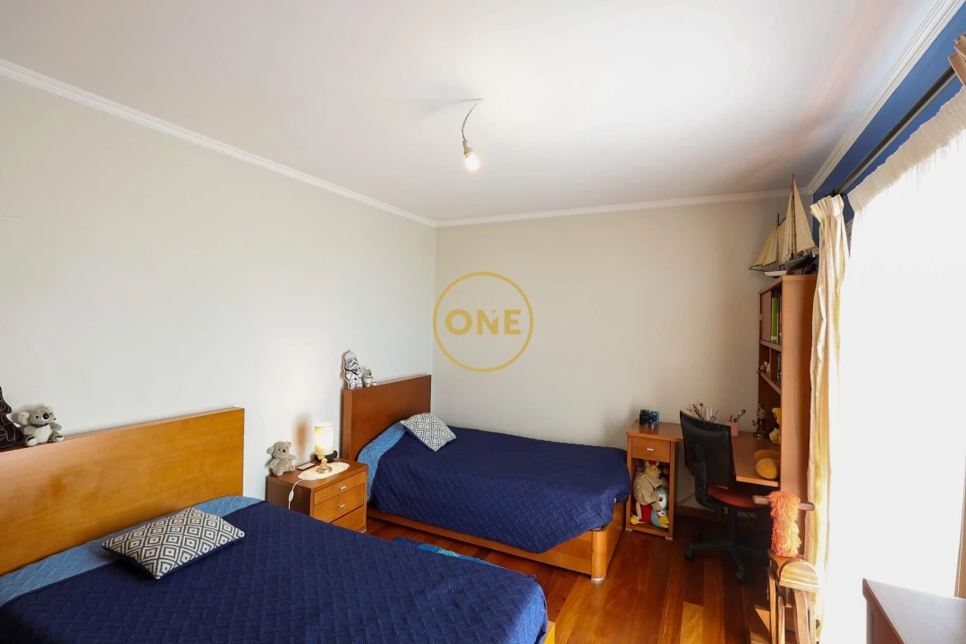 Moradia T4 para Venda em Estreito de Camara de Lobos Foto 24