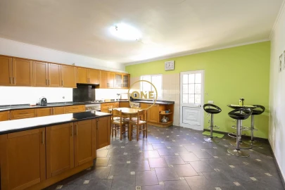 Moradia T4 para Venda em Estreito de Camara de Lobos