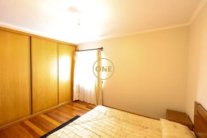 Moradia T4 para Venda em Estreito de Camara de Lobos