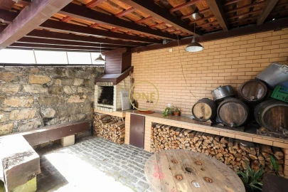 Moradia T4 para Venda em Estreito de Camara de Lobos