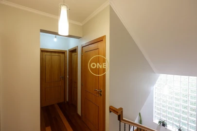 Moradia T4 para Venda em Estreito de Camara de Lobos