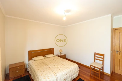 Moradia T4 para Venda em Estreito de Camara de Lobos