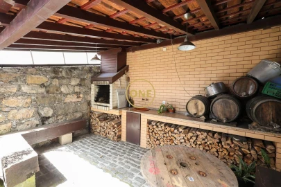 Moradia T4 para Venda em Estreito de Camara de Lobos