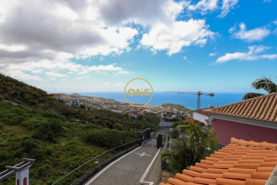 Moradia T4 para Venda em Estreito de Camara de Lobos