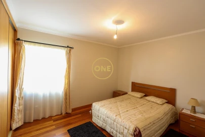 Moradia T4 para Venda em Estreito de Camara de Lobos